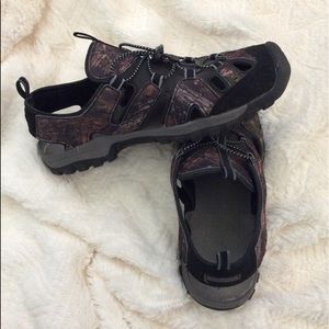 Men’s north side trecking sandals size 10